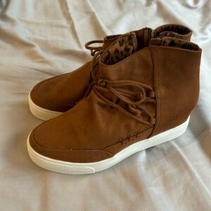 Brand New. Brand- Very G. Size 9.5